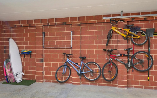 The Links - fairway views, walk to town, air-con