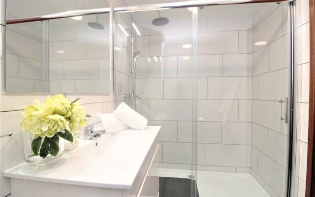 Grey Apartment in City Center with Sea View