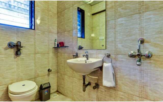 OYO 2080 Apartment near Juhu Beach