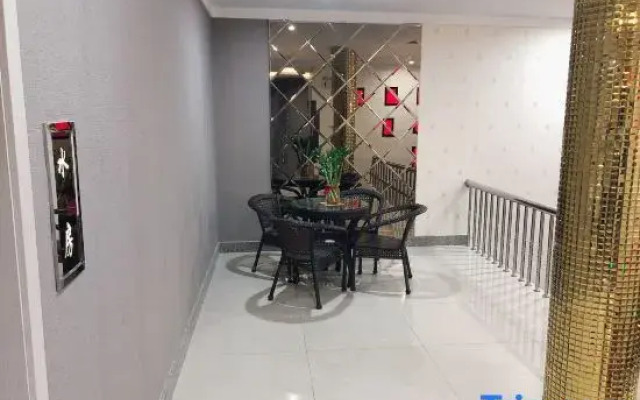 Wuchang Yijia Business Hotel