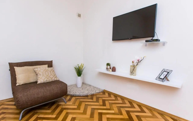 SoVA apartment str Gnatyuka 18