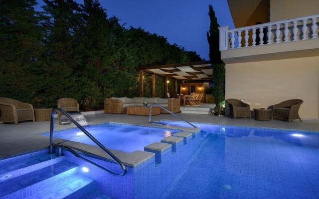 Peaceful Villa With Private Heated Pool Jacuzzi