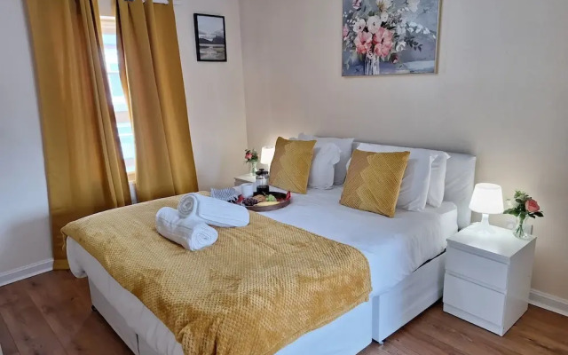 Birmingham - 2 Beds - Sleeps 3 - Free Parking