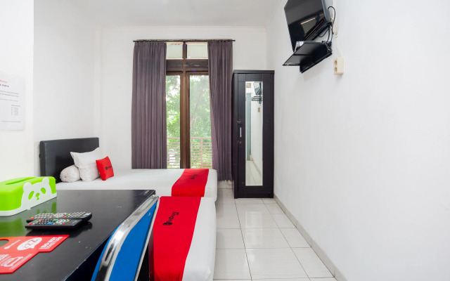 RedDoorz Syariah near Grand Galaxy Park