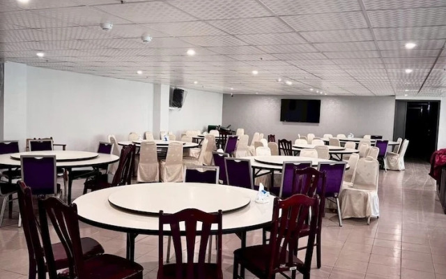 Chuanfu Shimen Hotel