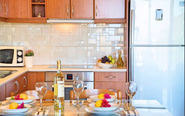 Olive Green Villa Heated Pool