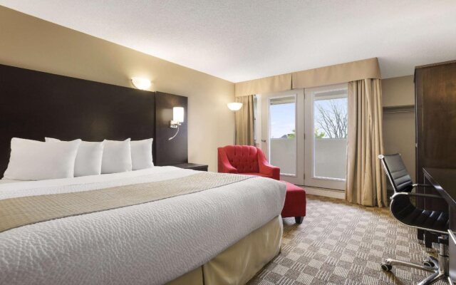 Days Inn & Suites North Bay