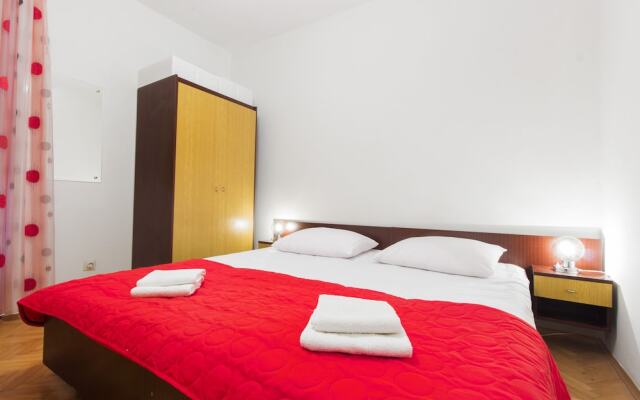 7 Olives Apartments