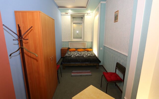 Sun Clarita Living Quarters