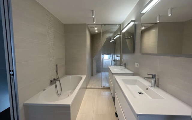 Modern Holiday Home Near Bruges and the North Sea