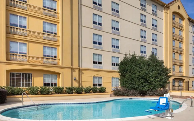 La Quinta Inn & Suites by Wyndham Atlanta Ballpark/Galleria