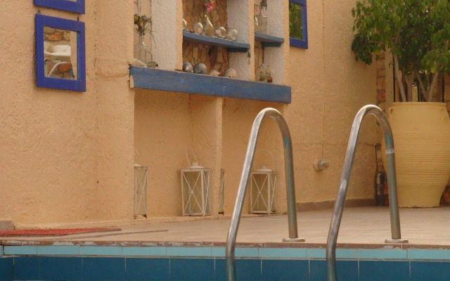 Maria Flora Apartments