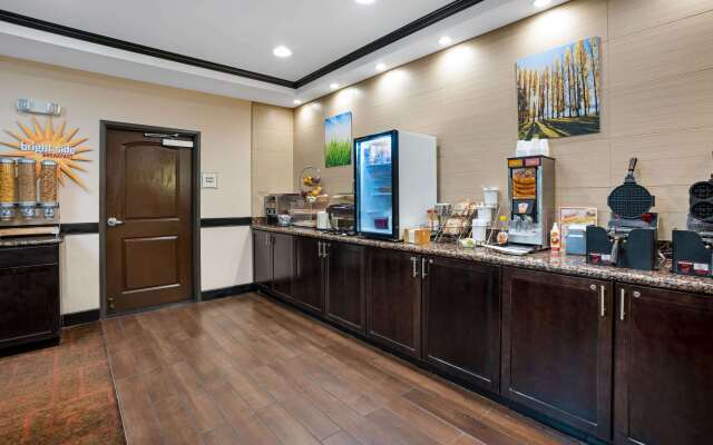 La Quinta Inn & Suites by Wyndham Auburn