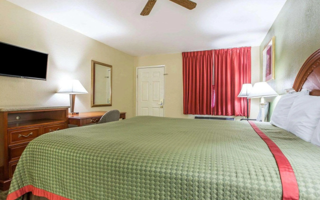 Rodeway Inn Delano