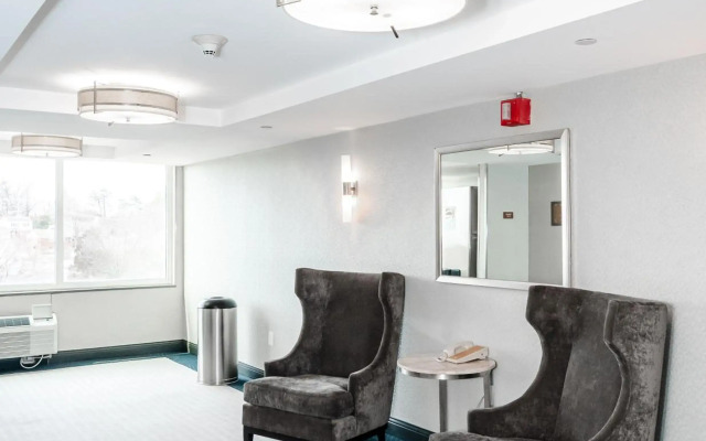Metro Points Hotel