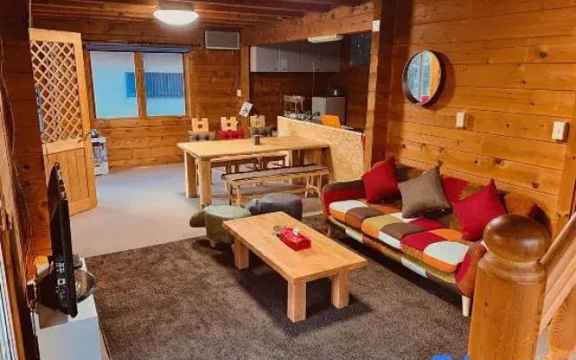 Tomy's Log House - Need Car