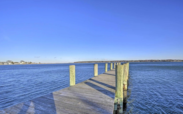 Quaint DT Greenport Apt - 2 Mi to Shelter Island!