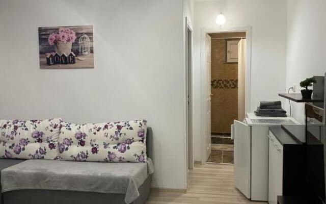 5 Residence Apartment