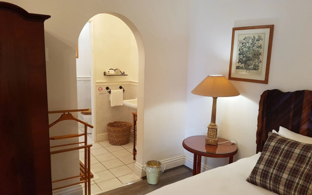 Sherwood's Country House