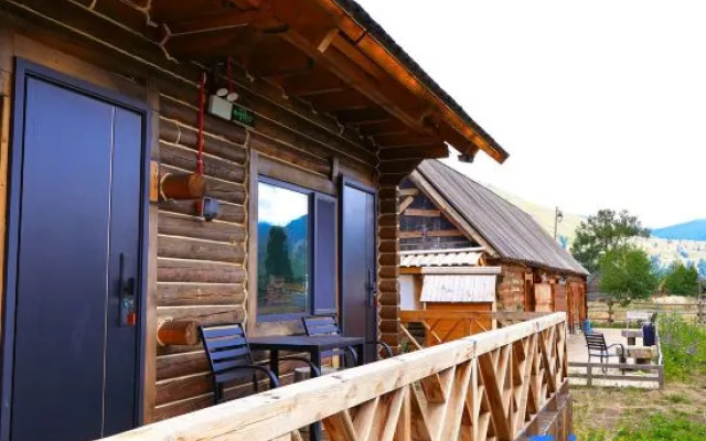 Leisurely Idle · Snow Mountain Panorama · Garden Vacation Apartment (Kanas Scenic Area) – Outside – Altay