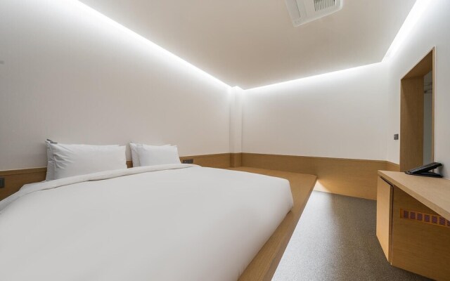 Incheon(Eulwang-ri) Bluefrog Hotel