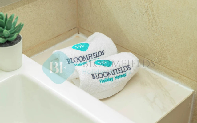 Bloomfields Cozy STU Azizi Riviera