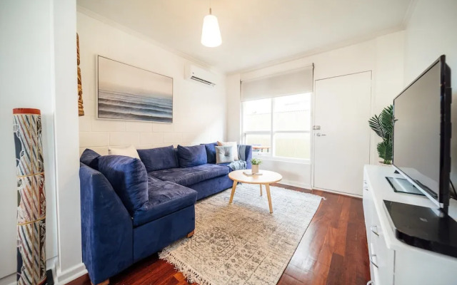 Urban Beach Shack-Metres from the Beach & Cafes