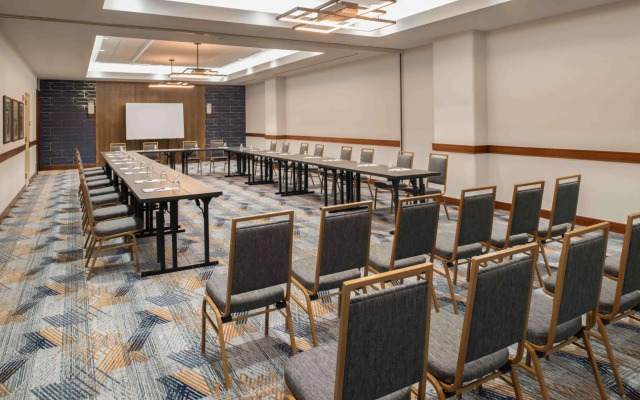 DoubleTree by Hilton San Francisco Airport