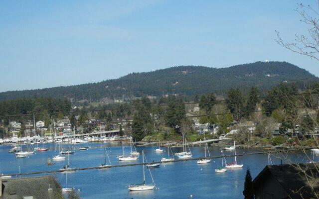 Brentwood Lighthouse Bed and Breakfast