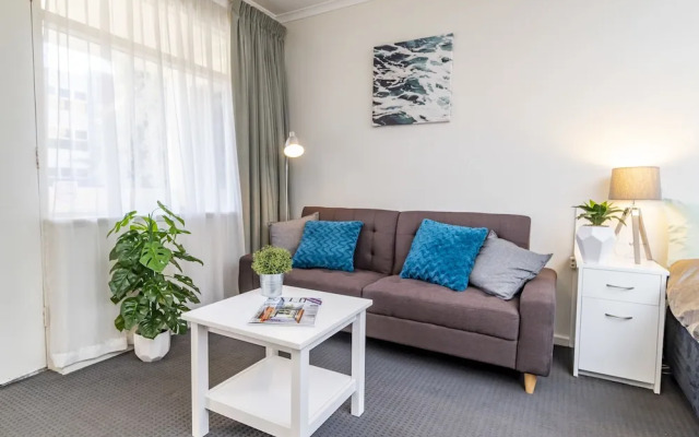 Aqua Waves Glenelg Central Studio Apt