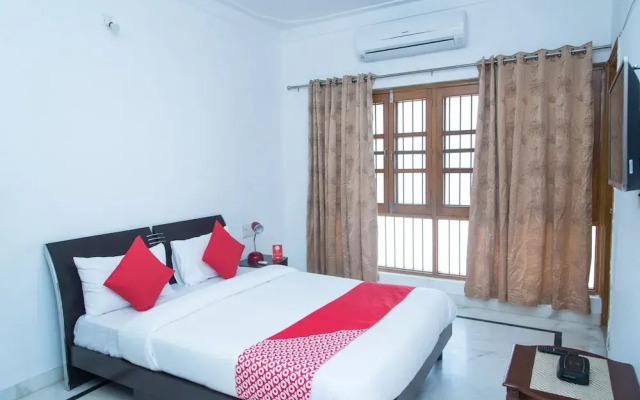 OYO 11064 Home Elegant 3BHK Villa Near Hiran Magri