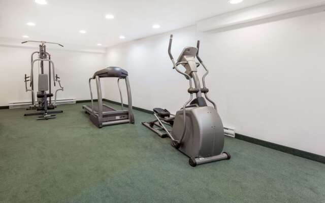 Super 8 by Wyndham Pincher Creek AB