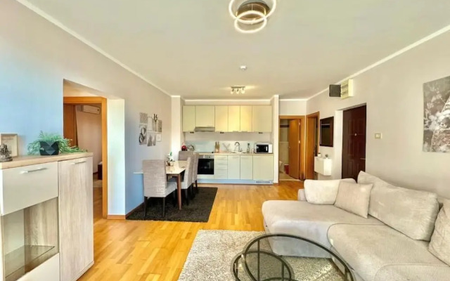 Sunset Poolside Retreat BlueH