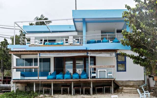 Hunters Hostel & Rooftop Bar