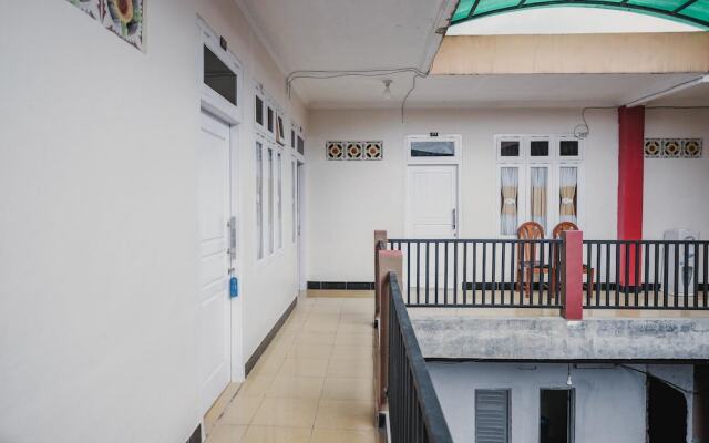 RedDoorz Syariah near Kebun Raya Liwa