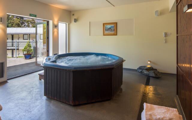 Holiday Inn Queenstown Frankton Road by IHG