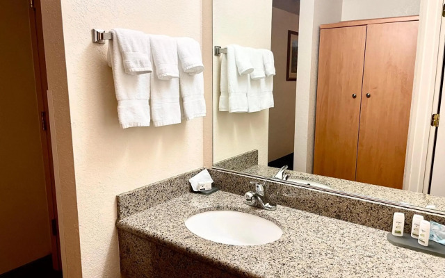 Clarion Pointe Wenatchee