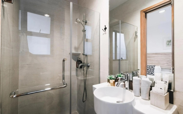 Victoria Hotel, a NuVe Group Collection