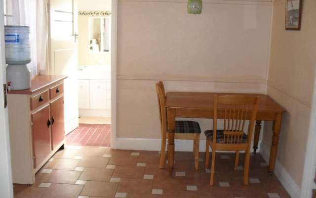 Broken Hill Short Stays Cottage at Willyama – Kitchen – Broken Hill