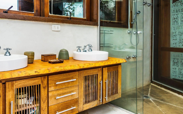 Casa de luxo com piscina e natureza em Ilhabela