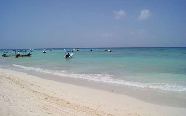 IT Luxury Condo by Tripintravel