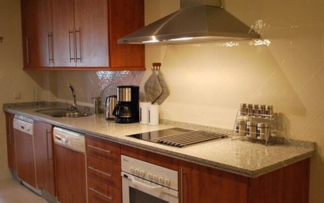 3 Bedroom Apartment with Jacuzzi JO2