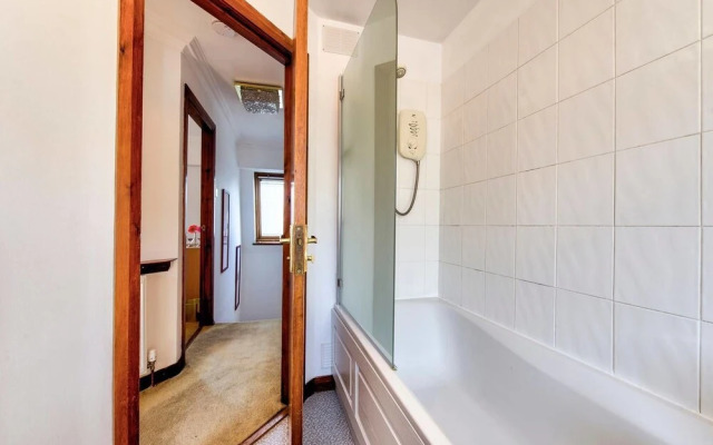 Charming and Quiet 3-bed House Near City Centre