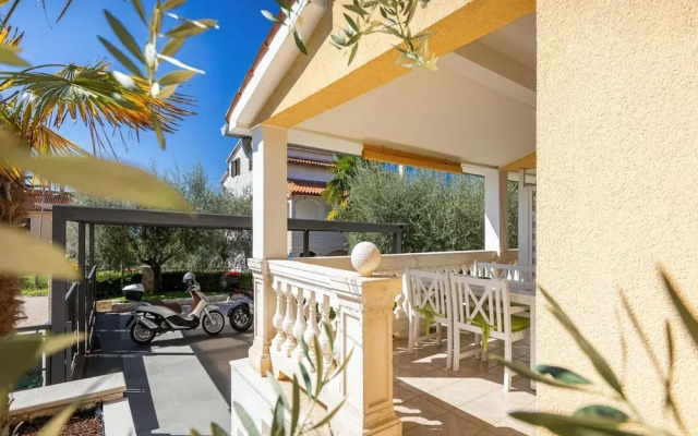 Premium Apartment With Patio