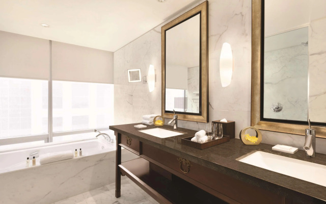 Hyatt Vancouver Downtown Alberni Hotel