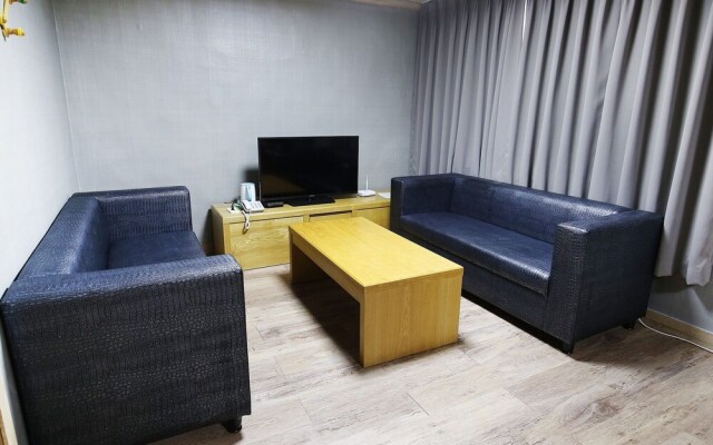 Jecheon W