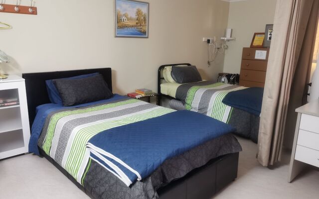 Chrissie's Dongara - Pet Friendly