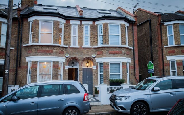 Surbiton Luxury Garden House 19