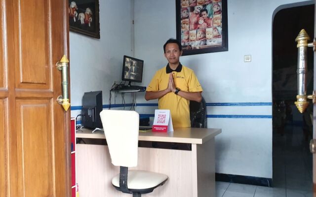 OYO 2302 Blue House Costel Syariah