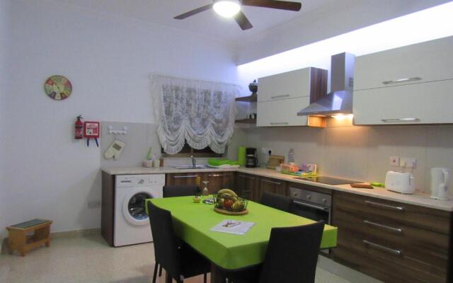 Central Studio Apartment